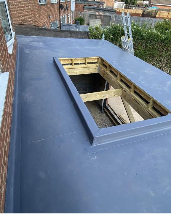 Flat roof lantern upstand