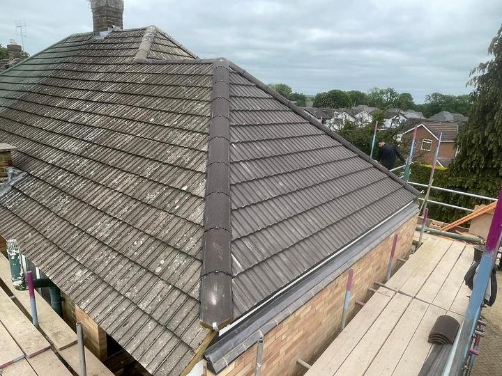 Grey tile ridge